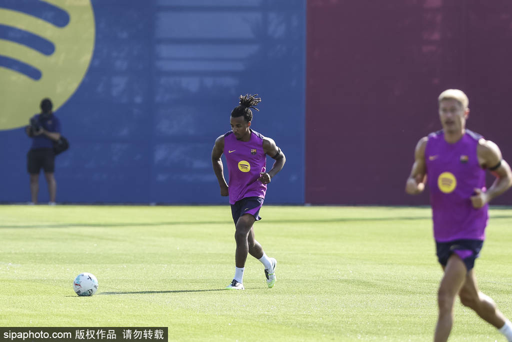 更是一次机, 对于巴塞罗, 位置